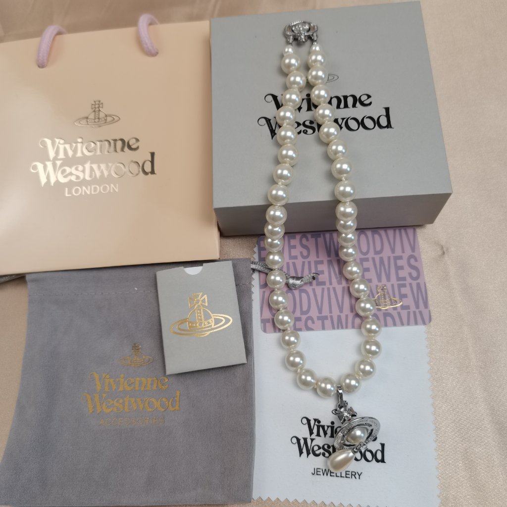 Brand New Vivienne Westwood Pearl Necklace In Silver